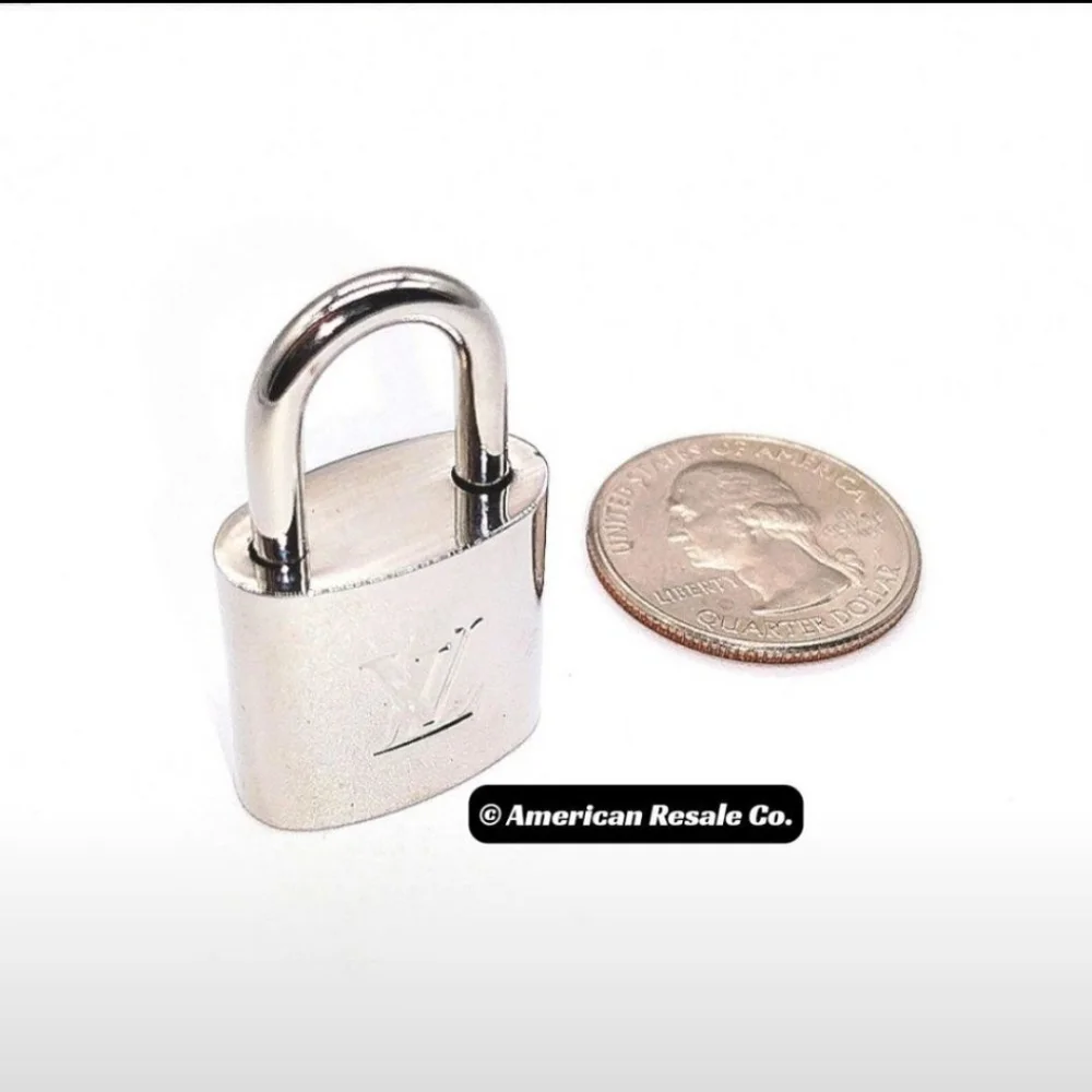 Louis Vuitton #315 Authentic Vintage Rare Silver PadLock Lock & 2 Keys LV-Rare - Picture 7 of 8